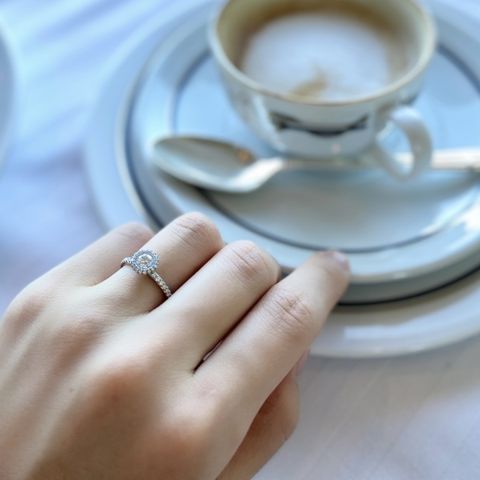 【ピアジェ(PIAGET)の口コミ】 ヘイローデザインでいくつかのブランドで見させていただいたところ、ピア…