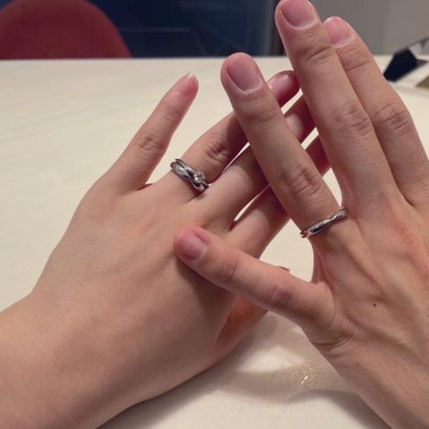 【ティファニー(Tiffany & Co.)の口コミ】 仕事の関係上シンプルで石のついていない指輪を探していました。ただ、シ…