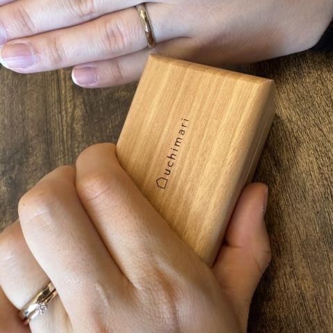 【uchimari(ウチマリ)の口コミ】 手作りということ、刻印も自分たちで考えられるところ、リングピローが木…