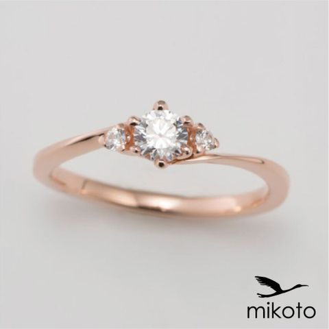 【鶴(mikoto)】【18EN-007】ピンクゴールドにサイドメレをあしらったキュートな婚約指輪