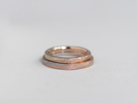 キラキラ輝くリング