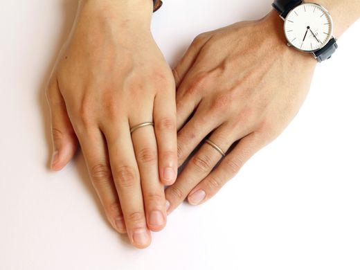 落ち着いた色味のご結婚指輪