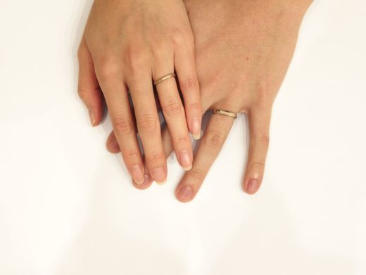 ひねりを活かした結婚指輪