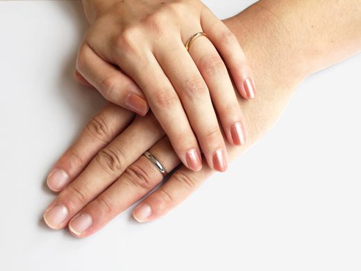 内側にも彩りを添えてくれるリング