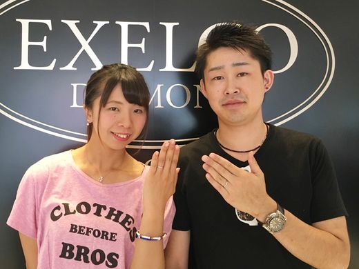 最初はゴールドが良かったのですが、エクセルコに来てシンプルで「ザ・結婚指輪」の指輪に一目惚れしました_302