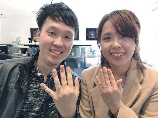 婚約指輪のダイヤモンドの形が良く、日常でも着けれるデザインの指輪がありました_221