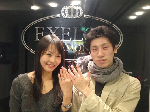 婚約指輪と結婚指輪を重ねるとさらにキラキラして、単体でも重ねても素敵に見える_134