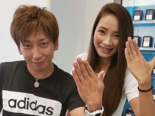 シンプルなのに指を輝かせてくれる結婚指輪に出会えて嬉しいです_405