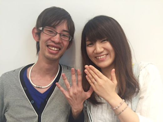 デザインのウェーブラインがステキで、メレダイヤモンドもキラキラしてキレイ_239