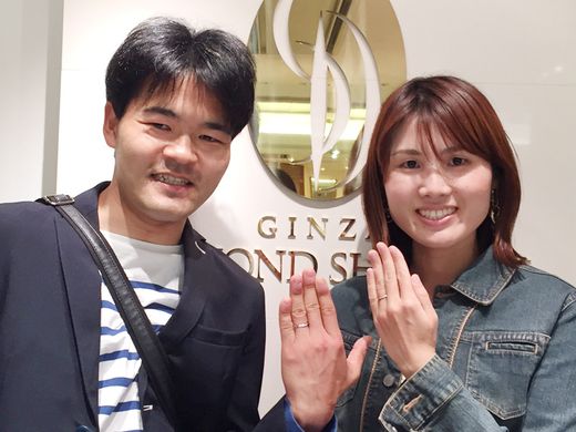 結婚指輪のデザインがウェーブでおしゃれで、ダイヤモンドの並びがきれいでした_244