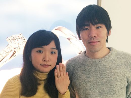 プロポーズのときに箱を開けてもらって、ダイヤモンドの輝きにとってもびっくりしました_567