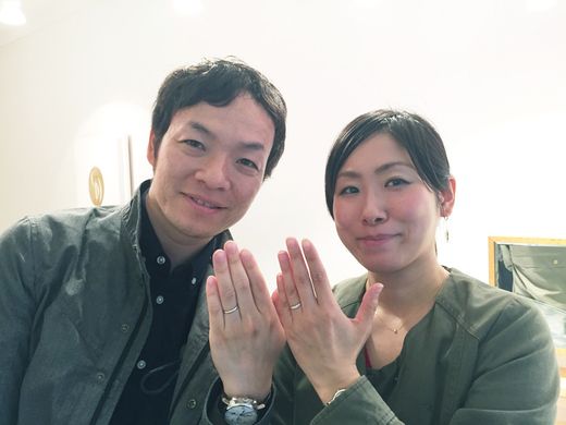 婚約指輪と合わせた時に一番キレイに見えるリングでした_110