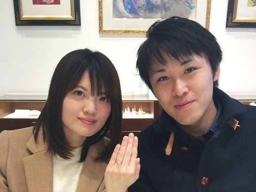 ダイヤモンドはビビッと来た物を、デザインは彼女のお気に入りの物を選びました_624