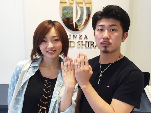 真ん中に石が入っていて″ザ・指輪″という感じなところが気に入っています_333