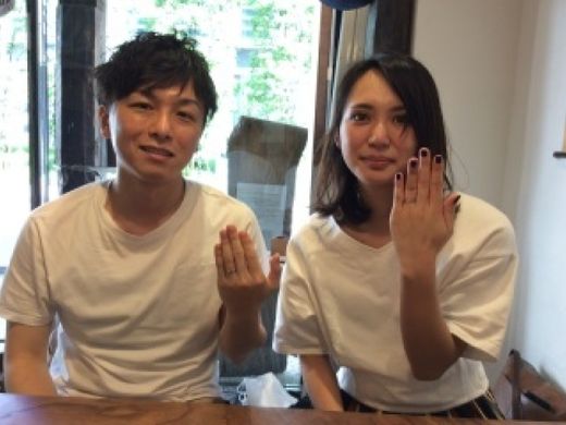 二人の好みを聞いて世界に一つだけの指輪をつくってもらえました。