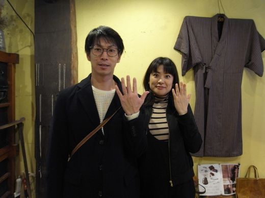 「二人三脚」入りの素敵な指輪が出来て、二人とも大満足です!