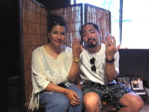 お互いに似て、個性的な指輪の完成、感謝です!!〜大阪店〜