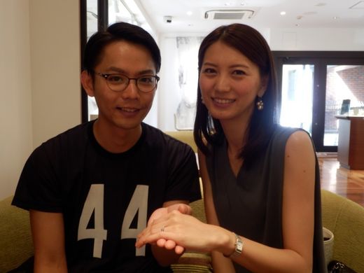 【オレッキオ 横浜元町店】エメラルドカットの指輪にとても魅力を感じました。お店の方の説明もわかりやすく、最終的には迷いなく決めることができました。　