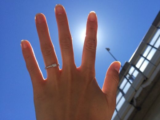 【オレッキオ 表参道店】指輪選びの決めてはエメラルドカットダイヤ/　サプライズプロポーズ