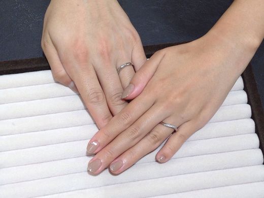 つけごこちの良いゆびわを探して来店しました