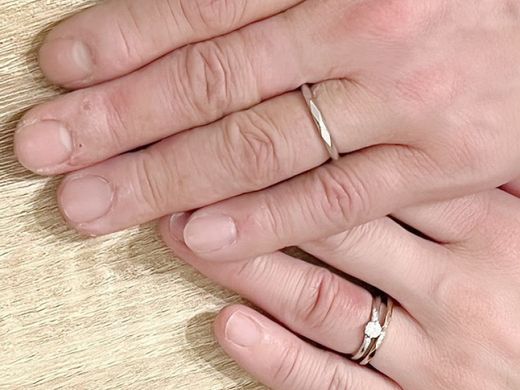 シンプルでありながらも、他では見ないデザインが気に入りました