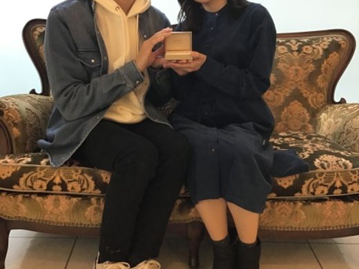 2人で選ぶ婚約指輪