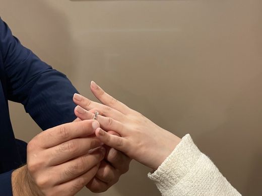 【ビジュピコ鳥取店】おかげで彼女に送る最高の婚約指輪を手にすることができました。