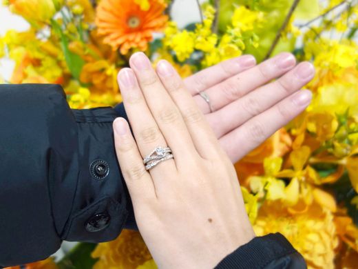 とってもキレイな指輪で心いっぱいです。ありがとうございました