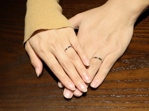 担当して下さったスタッフさんにとても丁寧に対応して頂き、二人共満足できる指輪に出会えました。