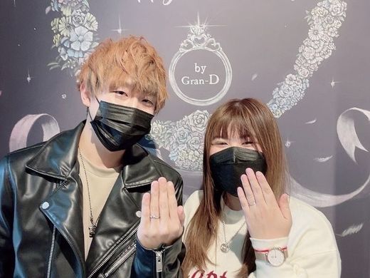 V字のデザインで指先を美しく♪