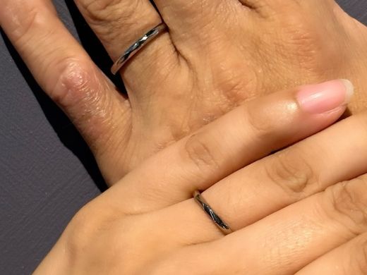 さりげなく着けられ高級感のある多面体カット♪