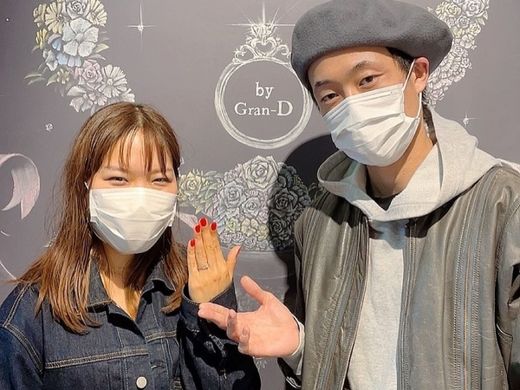 空に散らばる星のような婚約指輪