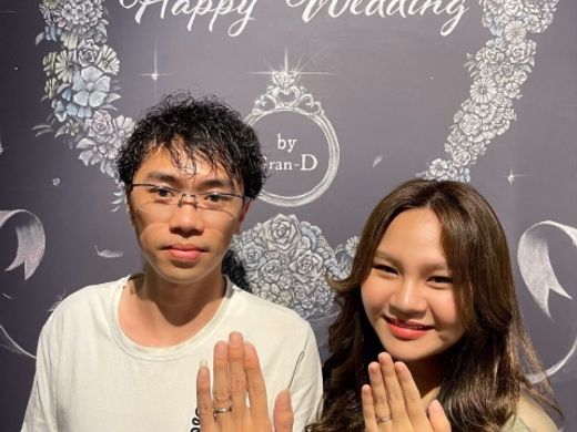 ミル打ち加工と槌目模様が施されたクラシカルな指輪♪