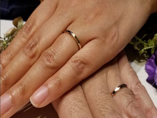 ぽこぽこデザインがお気に入り♪LUCIEの結婚指輪「ブランシュ」