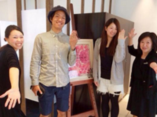 スタッフさんと一緒に写真撮影♪