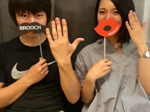 ダイヤが輝くシンプルデザインのユーロウェディングバンド