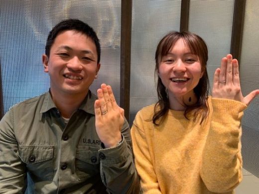 キラキラ輝くダイヤモンドラインとシンプル細身デザインが気に入りNIWAKAの朝葉