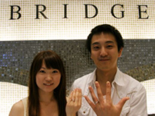 BRIDGEのマリッジリング「ぐるりとくるり」