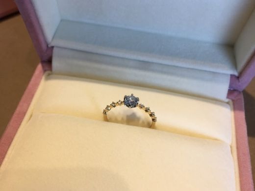 女性の永遠の憧れ婚約指輪を華奢で可愛いinfinityloveのWarmアレンジでオリジナルエンゲージリング