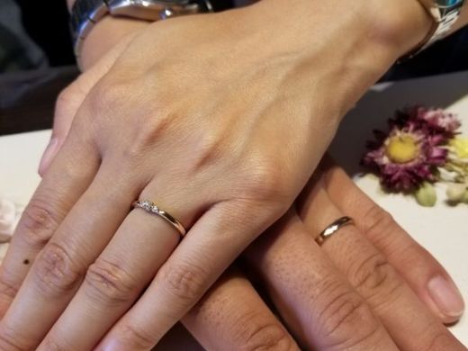 ストレートの繊細なデザインが決め手。LUCIEの「ロズレ」マリッジリング