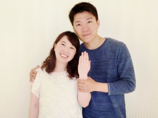 出会った季節が蘇るピンクサファイヤのエンゲージリング