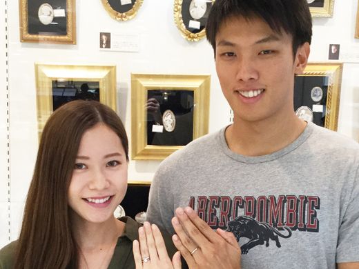 重ね着けもバッチリなマリッジリング