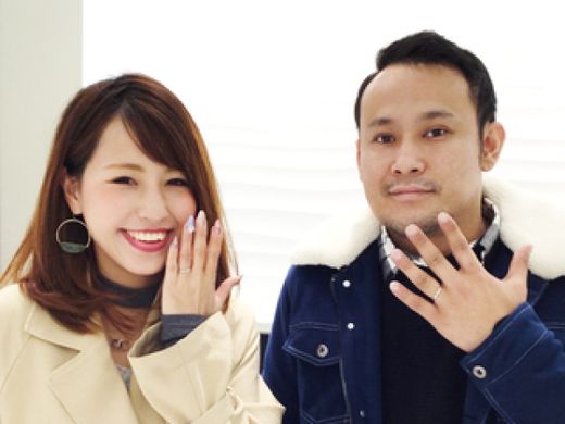 柔らかなくぼみが印象的なマリッジリング