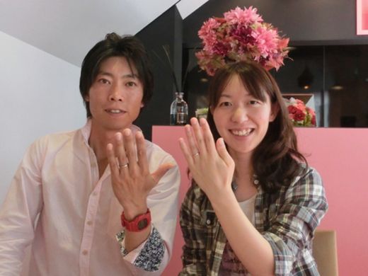 何十億年もずっと一緒だった原石から 生まれたダイヤが輝くふたりの結婚指輪