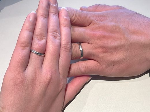 自分達の指の形にあった結婚指輪が見つかりました。