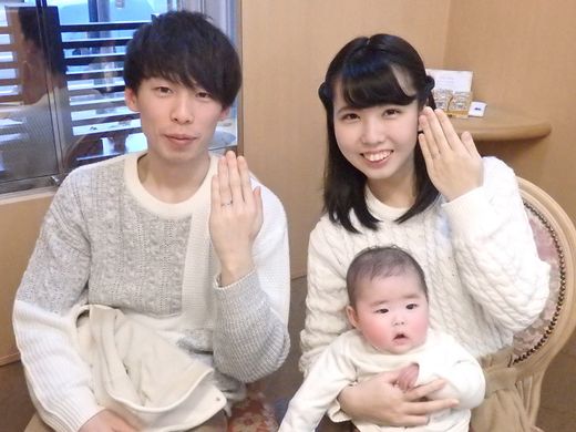 子供の誕生石をアレンジした結婚指輪