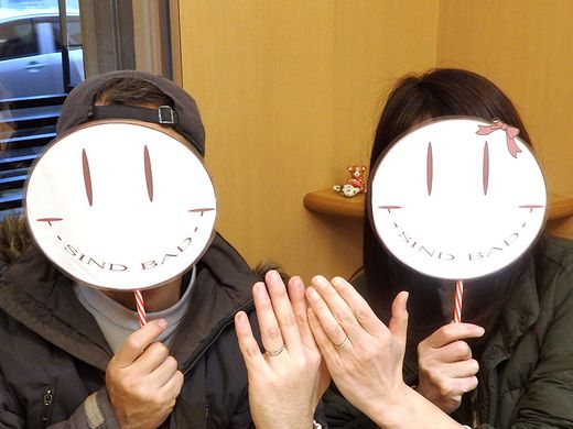 指輪の内側にそれぞれの誕生石をセットした結婚指輪！