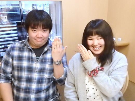 好きな色石をアレンジした結婚指輪