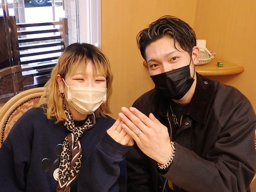 海での告白、そして結婚指輪にも海の色を！