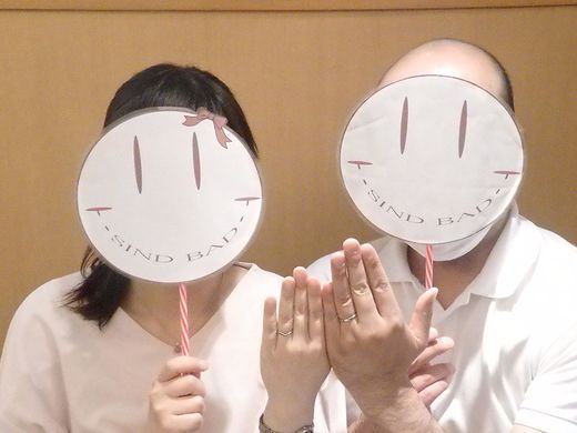 誕生石をアレンジした婚約指輪、それに合わせた結婚指輪